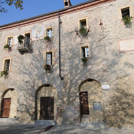 Dimora Storico Romantica Il Sole E La Luna Cerretto Langhe Esterno foto
