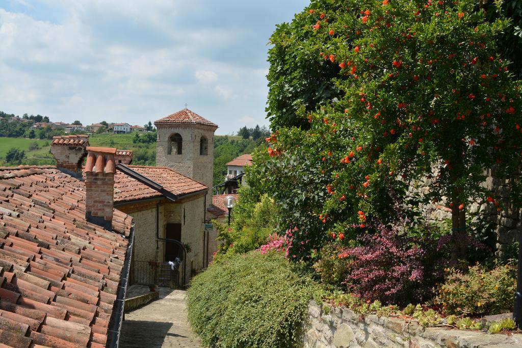 Dimora Storico Romantica Il Sole E La Luna Cerretto Langhe Esterno foto