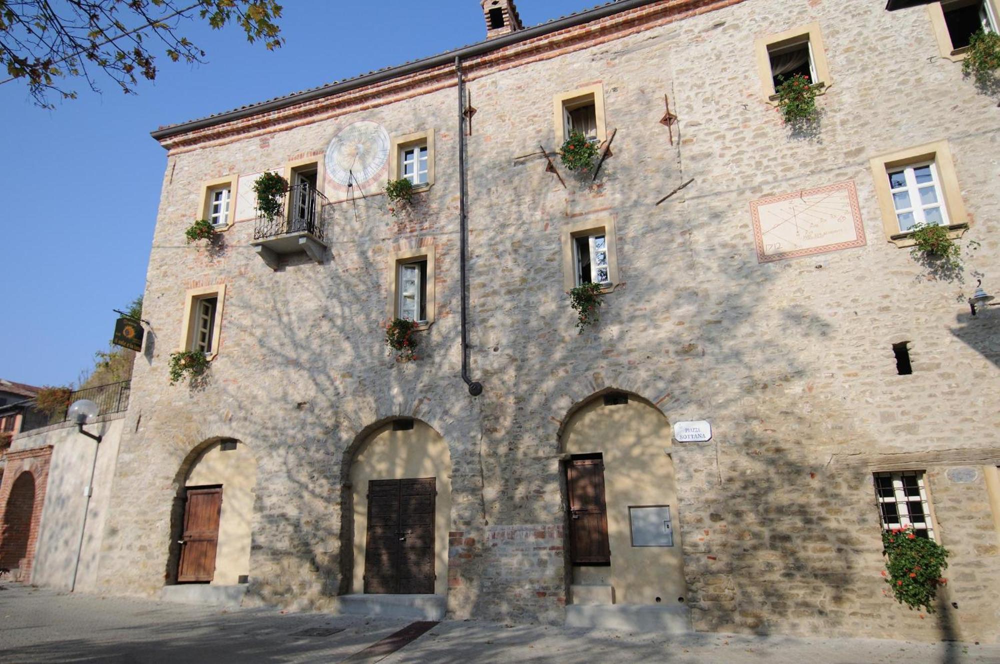 Dimora Storico Romantica Il Sole E La Luna Cerretto Langhe Esterno foto