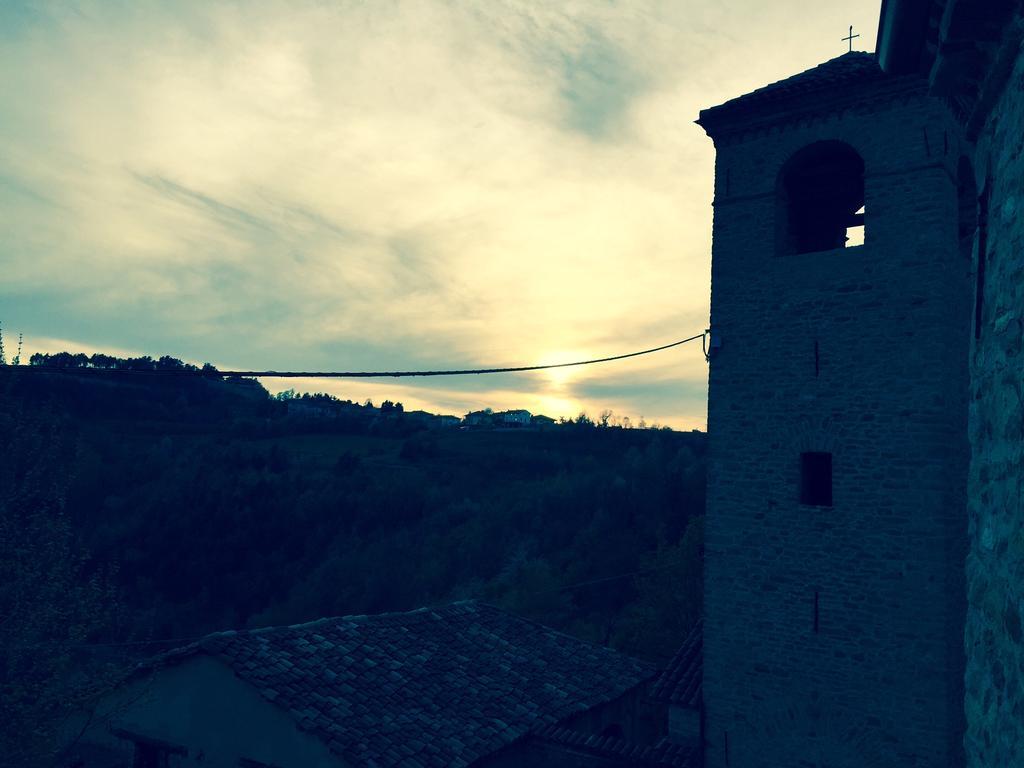 Dimora Storico Romantica Il Sole E La Luna Cerretto Langhe Esterno foto